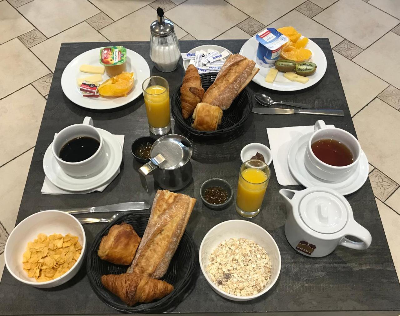 Le Strasbourg Hotel Монпелье Экстерьер фото