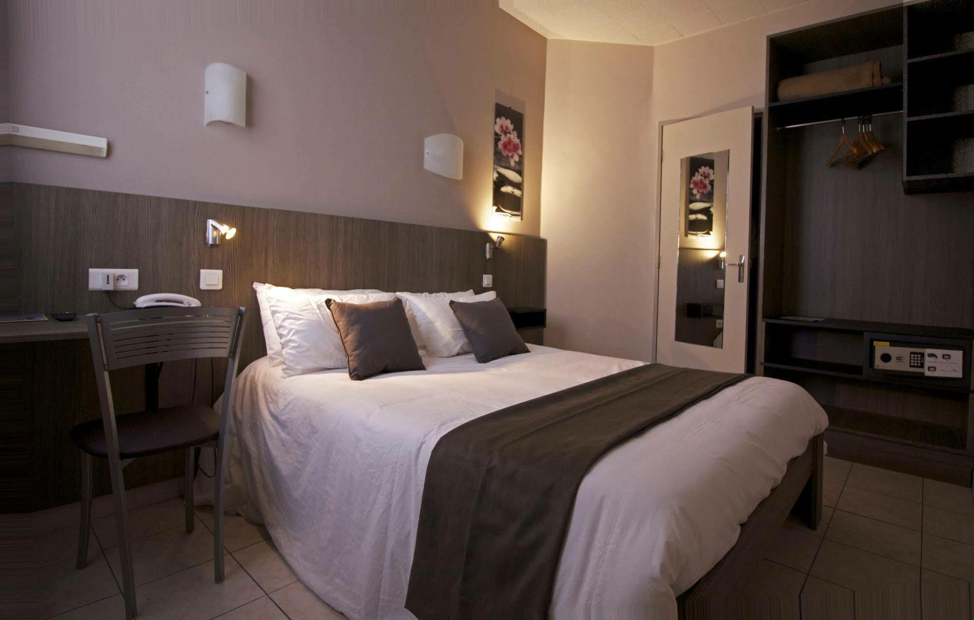 Le Strasbourg Hotel Монпелье Экстерьер фото